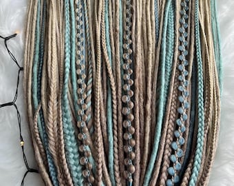 Warm blonde dreadlocks and braids with sky-blue accents – Boho Synthetic Hair Set (DE/SE)