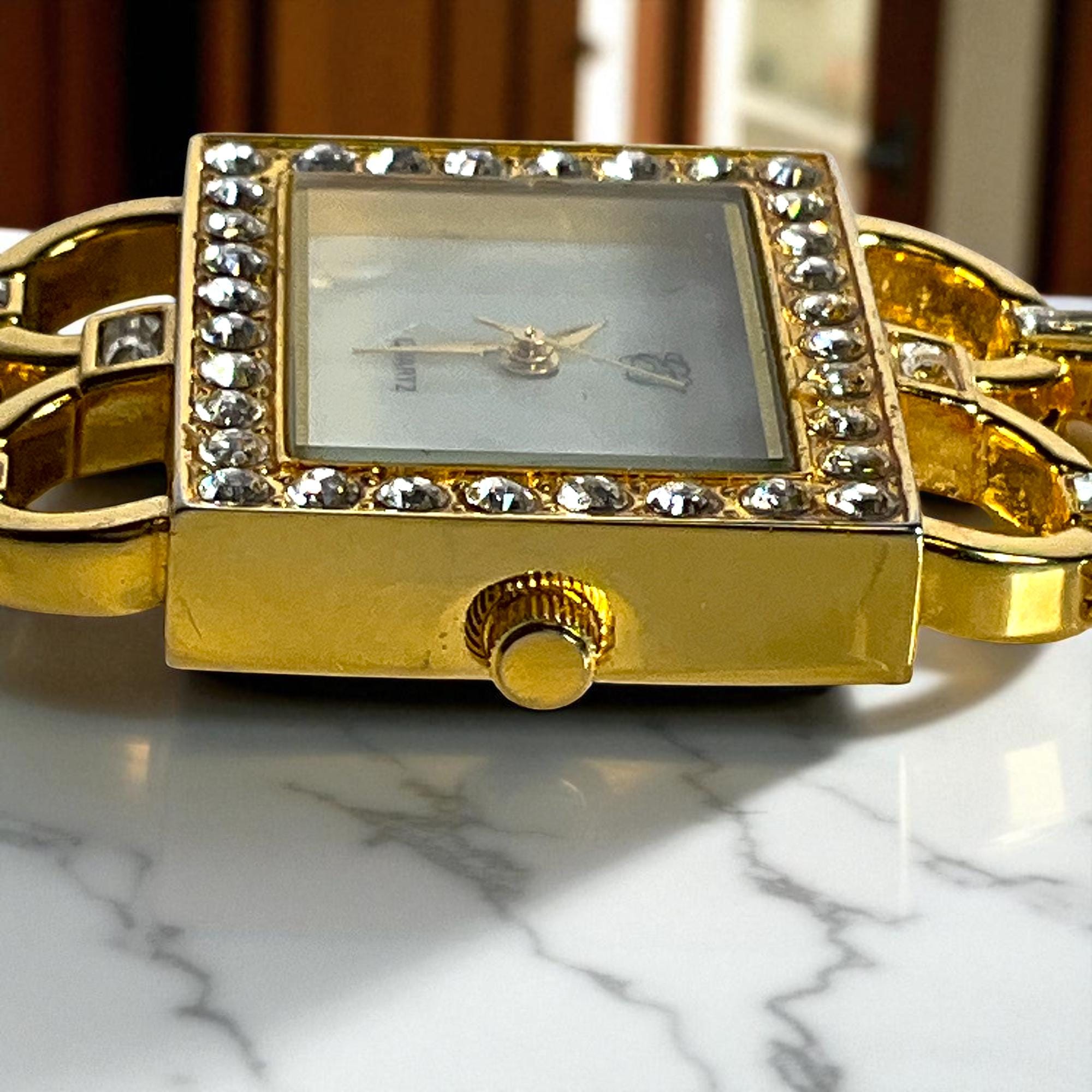 Vintage Elizabeth Taylor Rhinestone Watch: Gold Tone  display picture 2