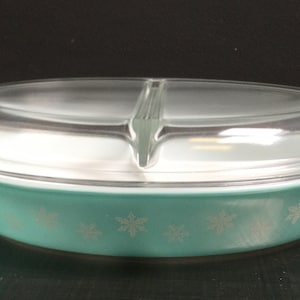 Pyrex Snowflake Turquoise White Flakes ~ 1 1/2 Qt Divided Dish With Lid ~ Mid Century Kitchen Gifts ~ Vintagesouthwest