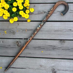 Grindelwald Swiss German Walking Stick w 7 Badges ~ 35 1/2&quot; Handcrafted Wooden Cane w Medallions Stocknagels ~ Pre WWII German Cane