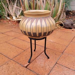 Mata Ortiz Pottery Tavo Silveira / Artisan Signed Vessel / Geometric Southwest Pottery With Stand / Vintagesouthwest