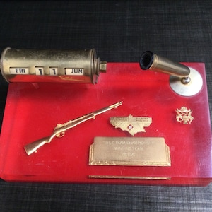 Mid Century Military Desk Calendar & Pen Holder ~ Lucite Desk Decor w Military US Army Pins ~ Collectible Militaria ~ VintageSouthwest DB