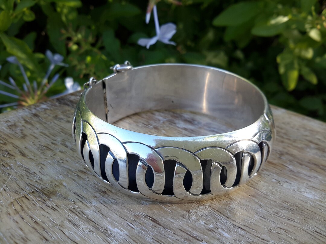 ブレスレット Blue Hinged Wrap Bracelet il_fullxfull.2493496821_sxc8.jpg