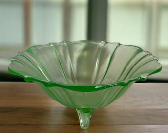 Green Uranium Glass Bowl ~ Vintage 1930s Vaseline Glass Footed Bowl ~ 8 1/2" Glass Bowl Glows ~ Vintage Home Decor ~ VintageSouthwest