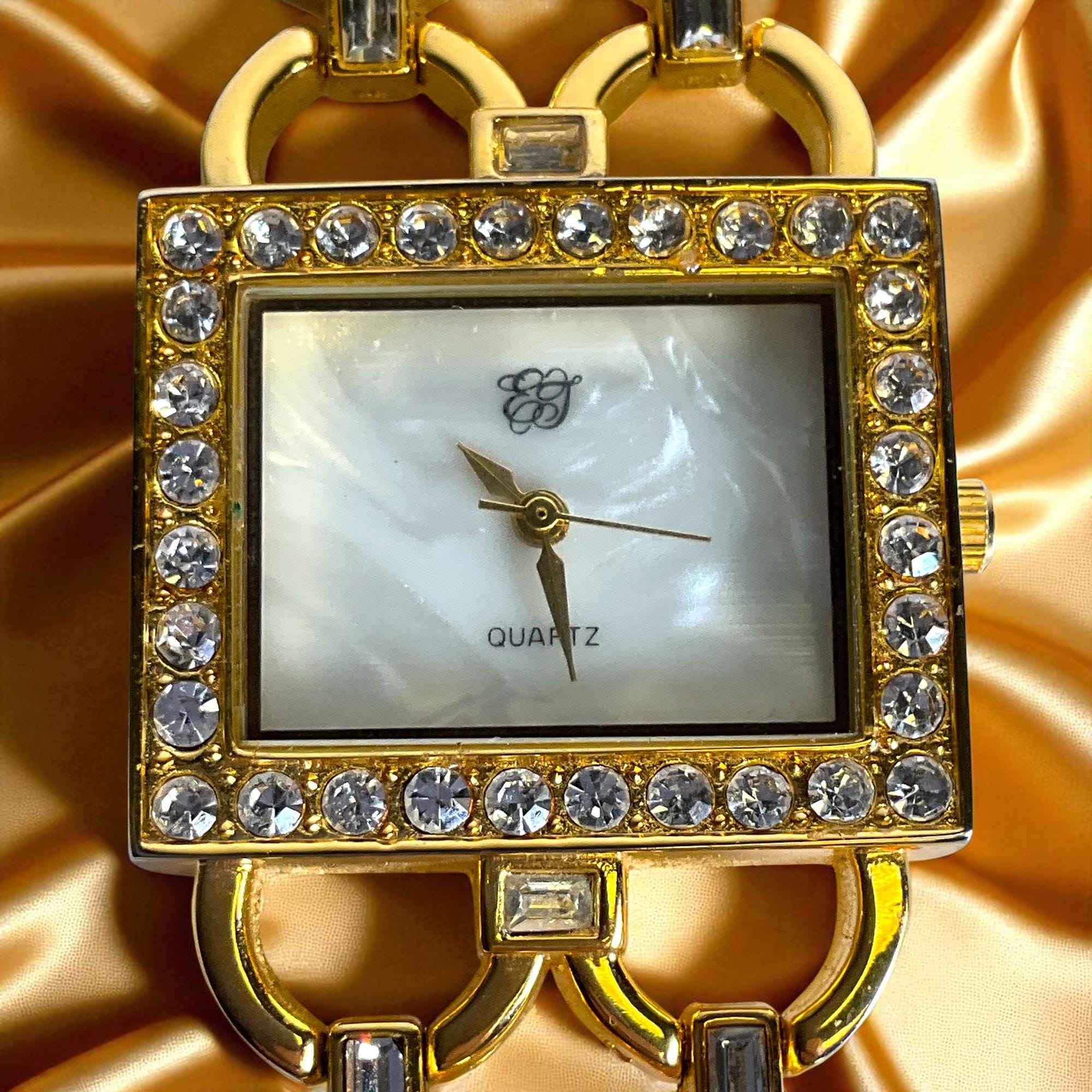 Vintage Elizabeth Taylor Rhinestone Watch: Gold Tone  display picture 3