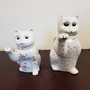 Chinese Porcelain Lucky Cat Teapots / Pair Of Lucky Cat Teapots Party Decor / Feline Lovers Gifts / Cat & Kitten Teapots / Vintagesouthwest