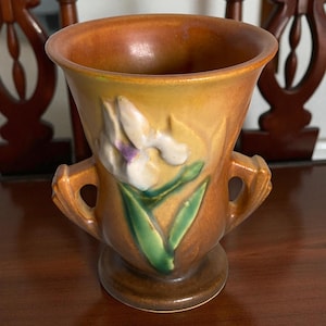 Roseville Pottery Iris Vase ~ Vintage Roseville Pottery Art Deco Trophy Vase ~ 4&quot; Ceramic Pottery Vase ~ Made in USA ~ VintageSouthwest