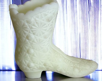 Fenton Custard Satin Boot ~ Vintage Daisy & Button Tall Boot ~ 4 1/2" Fenton Art Glass Figurine ~ Collectible Fenton Gifts ~VintageSouthwest