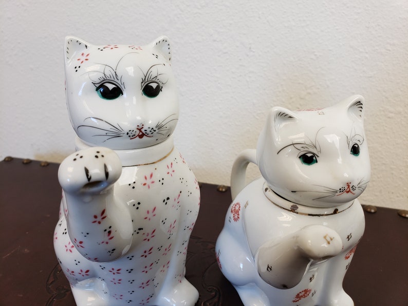 Chinese Porcelain Lucky Cat Teapots Pair Of Lucky Cat Teapots Party Decor Feline Lovers Gifts Cat /& Kitten Teapots Vintagesouthwest