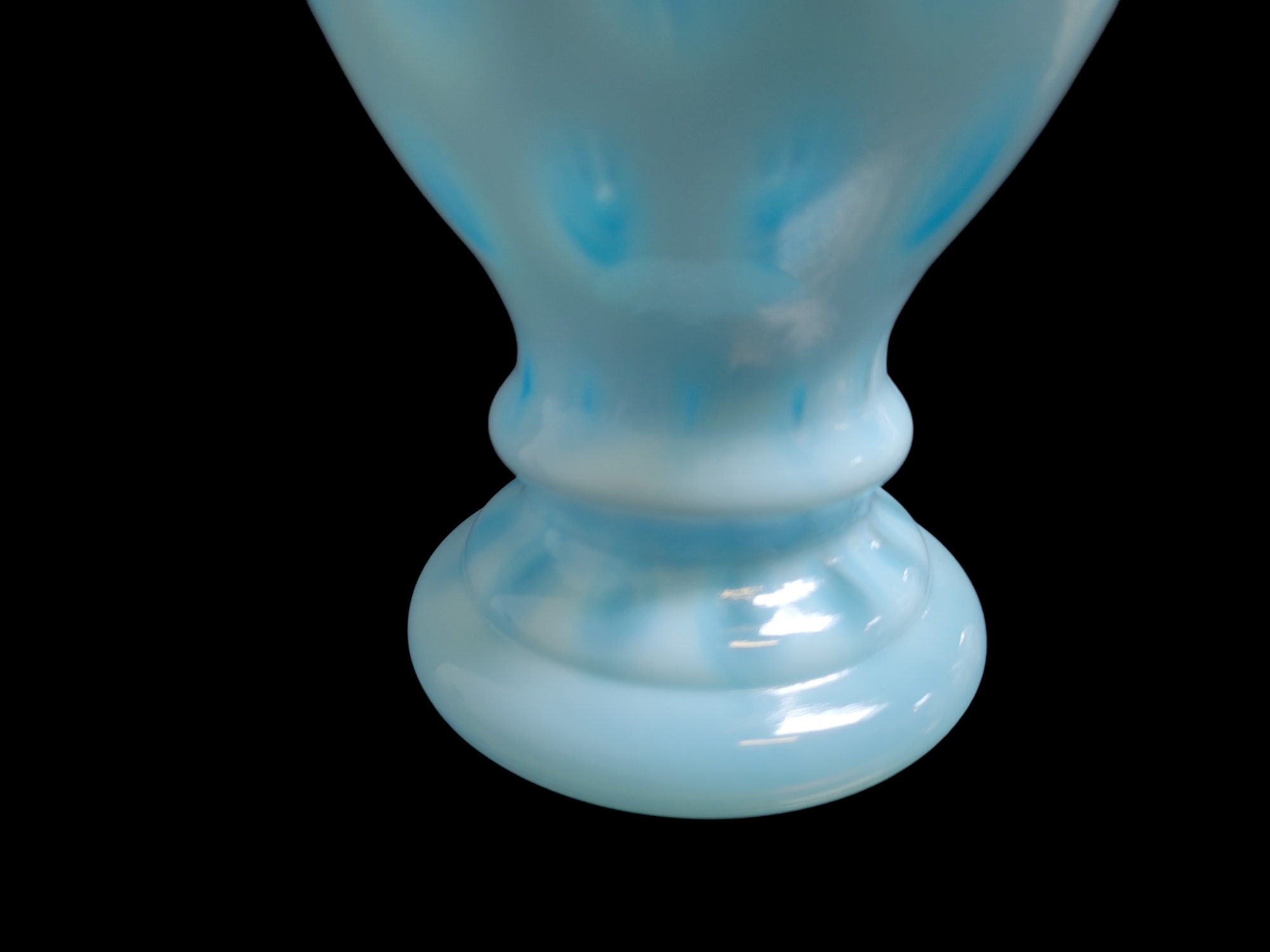 Fenton Glass Vase ~ Mid Century 8 1/2" Blue Opalescent Coin Dot Vase ...