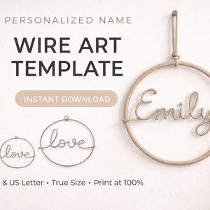 以下が含まれることがあります： 円形のフレーム内に筆記体で「Emily」という名前が入ったワイヤーアートテンプレート。 フレームは明るい色の素材でできており、名前はワイヤーで作られています。 小さな「love」ワイヤーアートのデザインも表示されています。