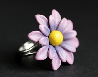 Daisy Ring. Metal Daisy Flower Ring in Pink, Purple, Orange, White, or Turquoise. Adjustable Ring. Flower Jewelry. Handmade Jewelry.