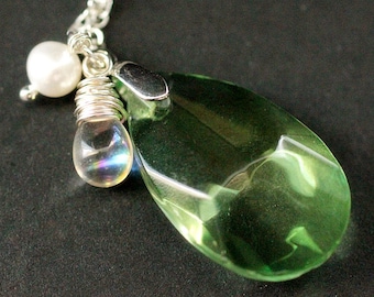 Spring Green Crystal Necklace. Green Teardrop Necklace with Clear Teardrop and Fresh Water Pearl. Green Necklace. Handmade Jewelry.