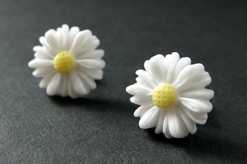White Sunflower Earrings. Pretty White Flower Earrings in Bronze