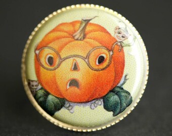 Frightened Pumpkin Ring. Halloween Ring. Jack o Lantern Ring. Vintage Print Button Ring. Halloween Jewelry. Adjustable Ring. Silver Ring.