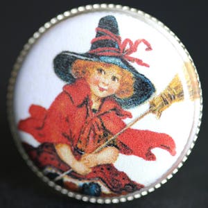 Pierścień czarownicy Rosy Cheeks. Pierścień na Halloween. Regulowany pierścień. Pierścień z guzikiem w stylu vintage. Biżuteria na Halloween. Srebrny pierścień. Ręcznie robiony pierścień.