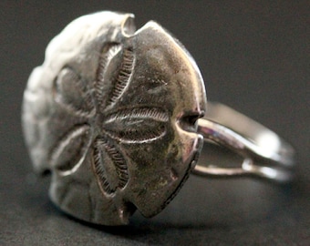 Sand Dollar Knopf Ring. Silber Ring. Strand-Knopfring. Verstellbarer Ring in Silber. Handmade Schmuck.