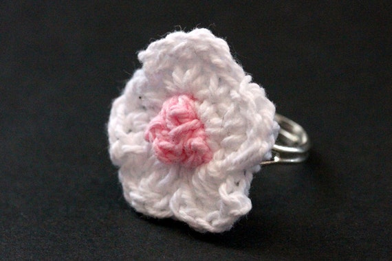 Lola Nova - Whatever Lola Wants: Mary Go Round crochet flower ring tutorial