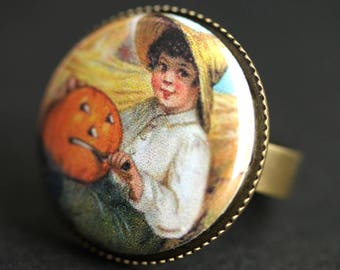 Pumpkin Carving Halloween Ring. Vintage Postcard Button Ring. Vintage Graphic Ring. Adjustable Ring. Bronze Ring. Halloween Jewelry.