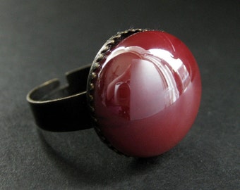 Anillo de cristal rojo oscuro, anillo de bronce. Anillo rojo ladrillo. Anillo de cristal de murano. Anillo de cóctel. Anillo ajustable. Joyería hecha a mano.