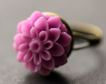 Lilac Mum Flower Ring. Lilac Purple Chrysanthemum Ring. Purple Flower Ring. Purple Ring. Adjustable Ring. Handmade Flower Jewelry.