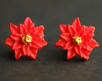 Boucles d'oreilles en poinsettia rouge. Boucles d'oreilles de vacances. Boucles d'oreilles rouges. Boucles d'oreilles fleur de Noël. Boucles d'oreilles en bronze. Boucles d'oreilles fleur rouge.