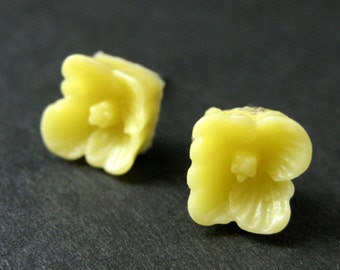 Yellow Dogwood Flower Earrings. Yellow Flower Earrings. Yellow Earrings. Silver Post Earrings. Dogwood Blossom Earrings. Handmade Jewelry.