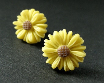 Yellow Sunflower Earrings. Yellow Flower Earrings in Bronze. Stud Earrings. Handmade Jewelry.