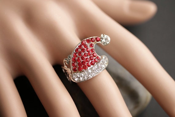Bague bonnet de Noel. Bague en strass. Bague de Noel. Bijoux de vacances. Bague reglable. Bijoux de Noel. Bague en argent. Bague des Fetes. Etsy France