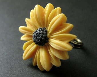 Yellow Sunflower Ring. Yellow Flower Ring. Handmade Ring. Sun Flower Ring. Yellow Ring. Flower Jewelry. Bronze Ring. Handmade Jewelry.