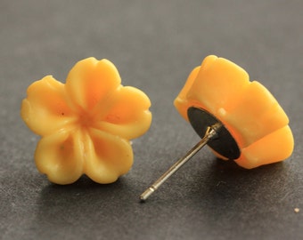 Mustard Yellow Flower Earrings. Marigold Yellow Earrings. Silver Post Earrings. Innie Flower Button Jewelry. Stud Earrings. Handmade Jewelry