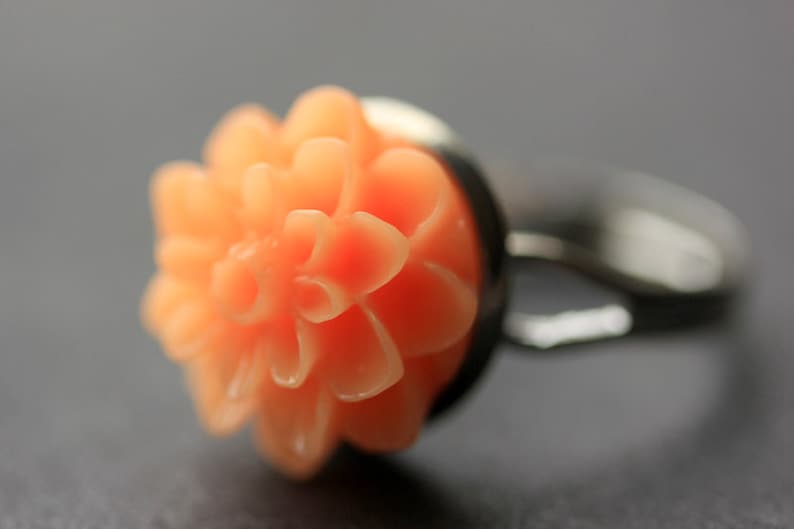 Peach Mum Flower Ring. Peach Chrysanthemum Ring. Peach Flower Ring. Peach Ring. Adjustable Ring. Handmade Flower Jewelry. image 3