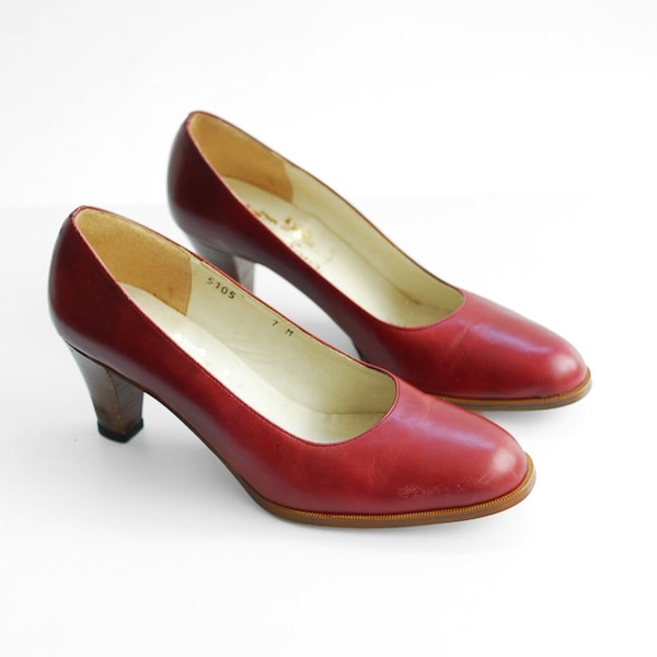 vintage Italian oxblood leather heels / 1970s 70s shoes / size 7