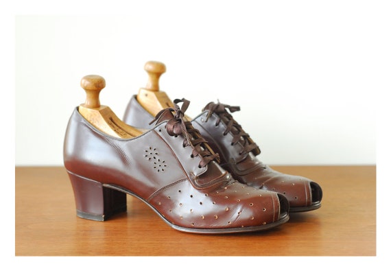 vintage 1930s shoes / 30s brown leather peep toe … - image 1