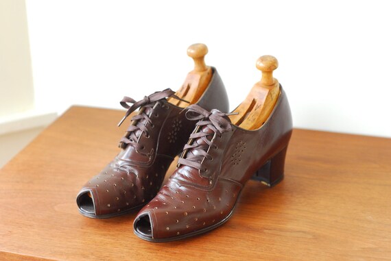 vintage 1930s shoes / 30s brown leather peep toe … - image 2