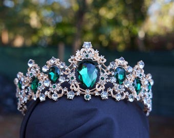 Tiara dourada com cristais verde-esmeralda, coroa de noiva, presente de aniversário ou casamento.