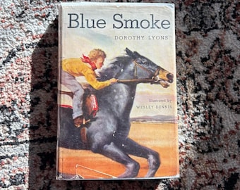 Blue Smoke van Dorothy Lyons | 1953, eerste editie met stofomslag, geïllustreerd door Wesley Dennis