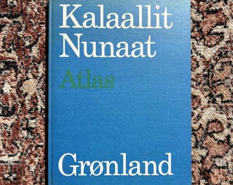 Kalaallit Nunaat Grønland Atlas | Bewerkt door Berthelsen, Mortensen en Mortensen | Zeldzame prachtige foto's van Atlas-kaarten
