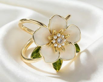 Gardenia Flower zijden sjaalring – Vergulde bloemensjaalgesp met zirkonia en parels