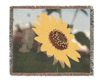 Vävd filt med illustration av glad solros | Blommig pläd, Cottagecore Decor