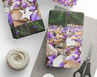 Inpakpapier met paarse krokus bloemenpatroon | Cadeaupapier lentebloem
