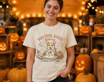 コーギー魔女パン職人イラスト入りハロウィンTシャツ｜Boo-tiful Bakesベーカリー、パンプキンベーキングデザイン