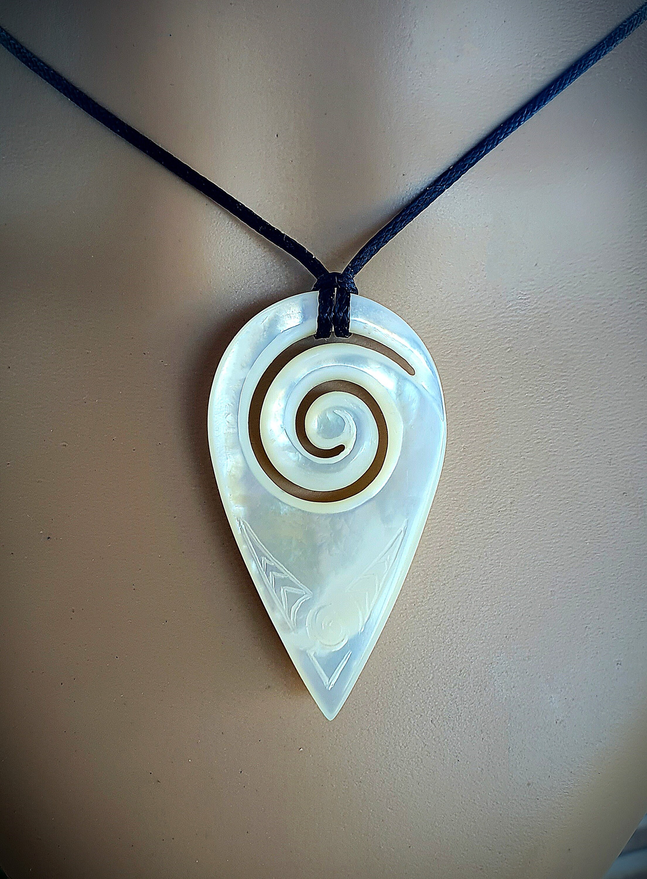 Mother of Pearl Shell Koru Pendant~ Hand Carved Māori Koru Design - Etsy