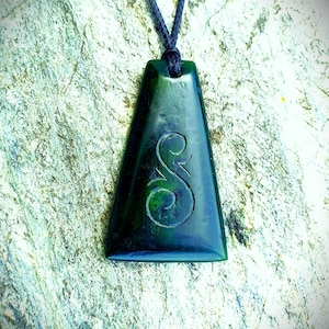 New Zealand Greenstone Pounamu, Hand engraved Toki pendant