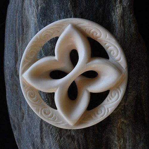 PRODUITS EN JADE NEPHRITE: Pendentif Queue De Baleine Jade Argent Whale Tail Jade Silver Pendant Detail