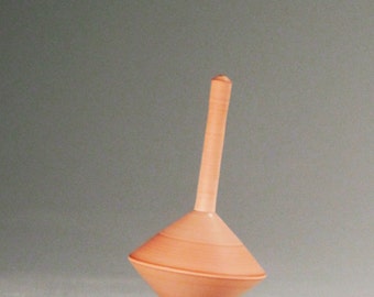 Square shaped spinning top