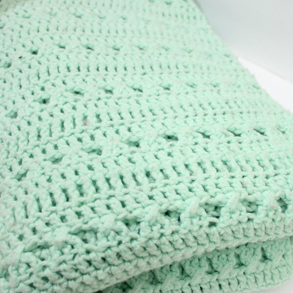 Vintage Retro Mint Holiday Crochet Knit Afghan Blanket