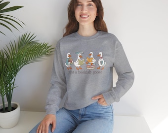 Sudadera con cuello redondo "Just a Bookish Goose" / Ilustración de "Reading Goose"