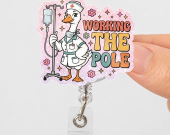 Porta credenciales "Working The Pole", porta credenciales divertido de enfermera con forma de ganso, porta credenciales con humor para soporte de suero intravenoso, insignia de la vida de enfermera, regalo para enfermera titulada y auxiliar de enfermería, regalo para trabajador de la salud