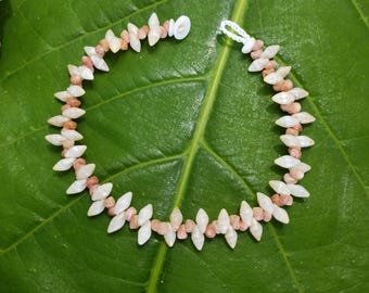 Kauai Kahelelani Shell Bracelet: Kahelelani Shells, Puka Shells, 50lb Nylon String, Hawaiian Shell Jewelry, Beach Bracelet, Kauai Handmade
